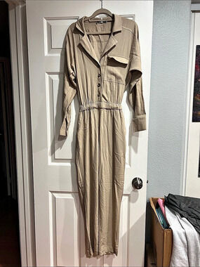 Express Olivia Culpo Utility Jumpsuit in Beige Size XS Like New